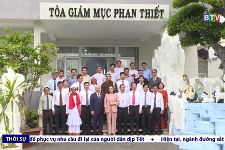 Chủ tịch Ủy ban Trung ương MTTQ Việt Nam Đỗ Văn Chiến thăm, chúc mừng Giáng sinh tại Bình Thuận
