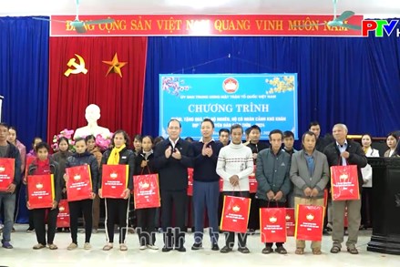 Phó Chủ tịch Hoàng Công Thủy trao quà Tết cho gia đình chính sách và hộ nghèo trên địa bàn tỉnh Phú Thọ