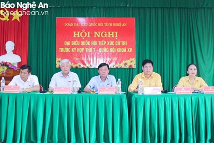 Chủ tịch Đỗ Văn Chiến tiếp xúc cử tri tại tỉnh Nghệ An
