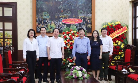 Phó Chủ tịch – Tổng Thư ký Lê Tiến Châu thăm, chúc mừng các cơ quan báo chí nhân Ngày báo chí cách mạng Việt Nam