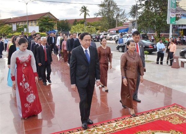 Campuchia - Việt Nam xây dựng đường biên giới hòa bình, hữu nghị hợp tác cùng phát triển 