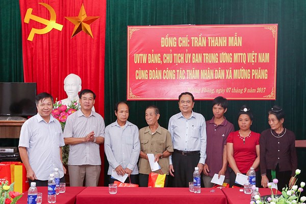 Chủ tịch Trần Thanh Mẫn thăm, động viên đồng bào Mường Phăng, Điện Biên