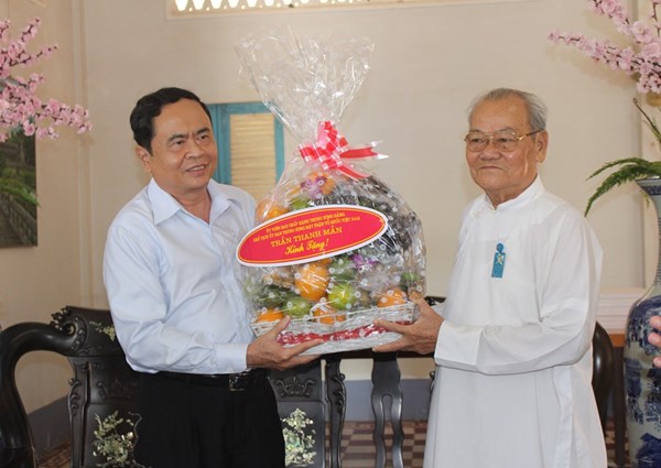 Chủ tịch Trần Thanh Mẫn thăm Tòa thánh Cao đài Tây Ninh