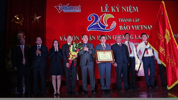 Báo VietNamNet đón nhận Huân chương Lao động hạng Nhì