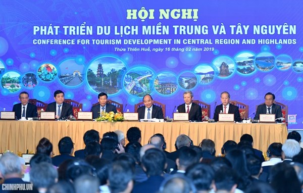 Thủ tướng cùng 19 tỉnh, thành miền Trung, Tây Nguyên bàn phát triển du lịch
