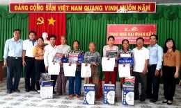 MTTQ huyện Tri Tôn (An Giang): Trao hàng trăm căn nhà Đại đoàn kết cho các hộ nghèo