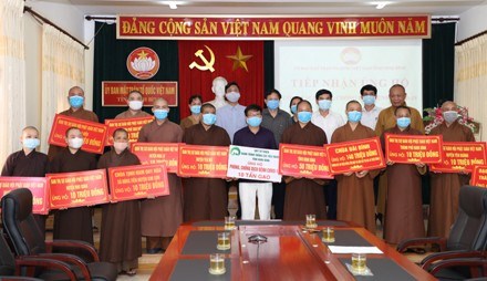 Ủy ban MTTQ Việt Nam tỉnh Ninh Bình tiếp nhận ủng hộ công tác phòng, chống dịch bệnh Covid-19