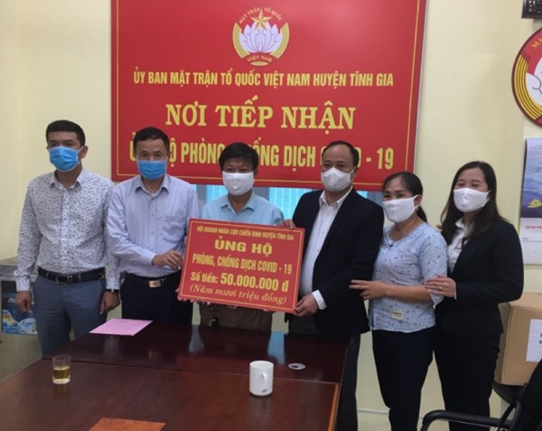 Thanh Hóa: MTTQ huyện Tĩnh Gia tiếp nhận 1.114 triệu đồng và nhiều vật tư y tế ủng hộ phòng, chống dịch COVID-19