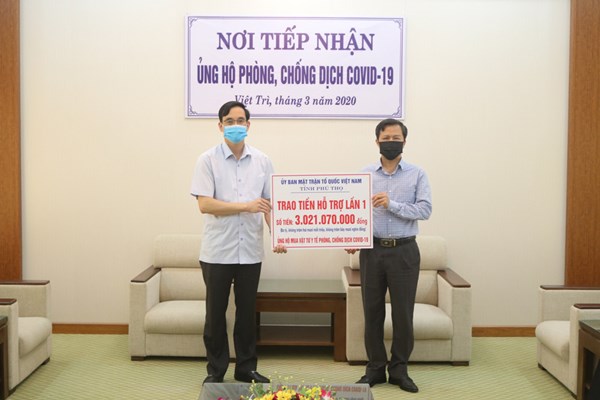 Ủy ban Mặt trận Tổ quốc tỉnh Phú Thọ trao hơn 3 tỷ đồng cho Sở Y tế chống dịch