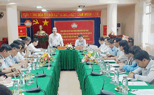 Phó Chủ tịch Ngô Sách Thực làm việc với Uỷ ban MTTQ Việt Nam Tỉnh Kon Tum