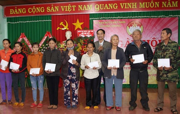 Tưng bừng Ngày hội Đại đoàn kết toàn dân tộc xã Pơng Drang