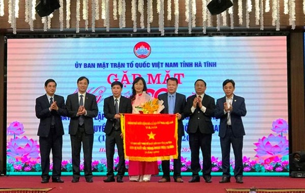 MTTQ tỉnh Hà Tĩnh nhận Cờ thi đua của Chính phủ