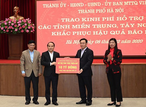 Hà Nội trao tặng 91 tỷ đồng hỗ trợ đồng bào miền Trung, Tây Nguyên