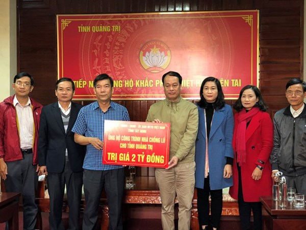 Tỉnh Tây Ninh ủng hộ nhân dân Quảng Trị 2 tỷ đồng xây nhà chống lũ