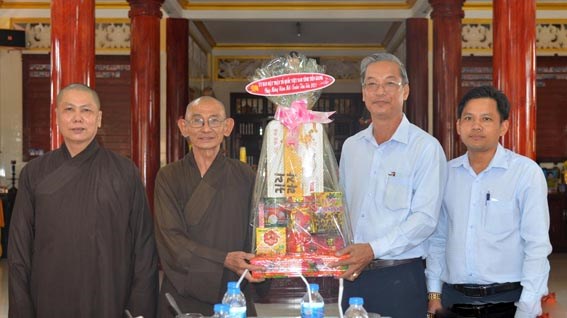 Ủy ban Mặt trận Tổ quốc tỉnh Tiền Giang thăm và chúc tết các cơ sở thờ tự