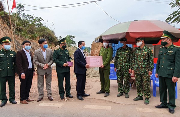 Lãnh đạo Ủy ban MTTQ tỉnh Quảng Ninh thăm, động viên các đơn vị chống dịch tại TP Móng Cái