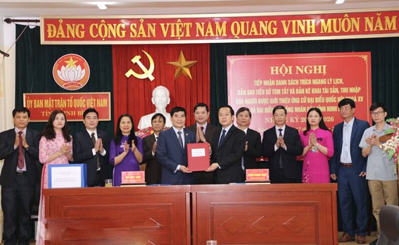 Ninh Bình:Bàn giao hồ sơ người ứng cử đại biểu Quốc hội khóa XV và đại biểu HĐND tỉnh Ninh Bình, nhiệm kỳ 2021-2026