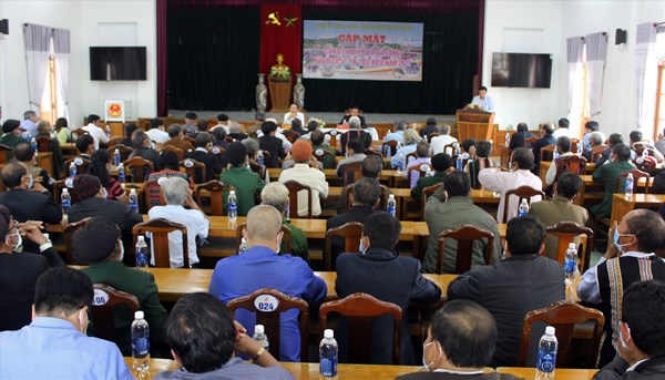 Tuyên truyền về bầu cử ở Tây Giang (Quảng Nam) : Phát huy vai trò của già làng