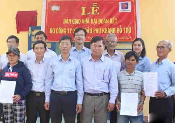 Ủy ban MTTQ Việt Nam tỉnh Ninh Thuận tặng 25 căn nhà Đại đoàn kết cho hộ nghèo, cận nghèo