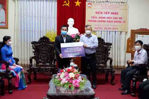 MTTQ TP Cần Thơ và tỉnh Gia Lai: Tiếp nhận ủng hộ Quỹ phòng, chống dịch Covid-19