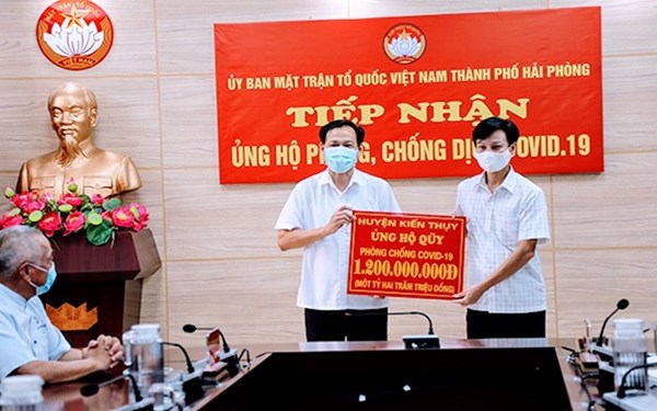 Ủy ban MTTQ tỉnh Khánh Hòa, TP Hải Phòng tiếp nhận ủng hộ Quỹ vắc xin phòng Covid-19