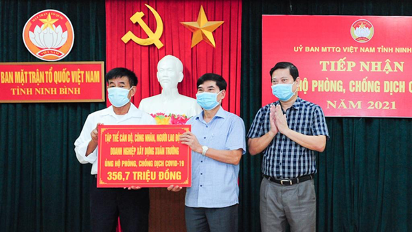 Ủy ban MTTQ Việt Nam tỉnh Ninh Bình tiếp nhận ủng hộ phòng, chống dịch COVID-19