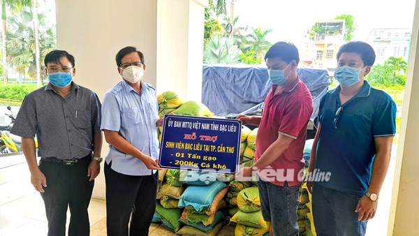 Ủy ban MTTQ Việt Nam tỉnh Bạc Liêu: Hỗ trợ 1 tấn gạo và 200kg cá khô cho sinh viên Bạc Liêu đang học tại TP. Cần Thơ