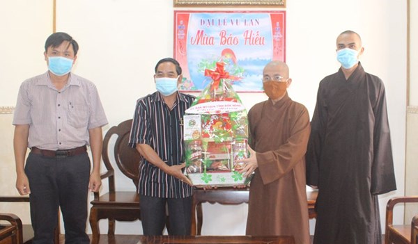 Chủ tịch Ủy ban MTTQ tỉnh Đắk Nông thăm, chúc mừng Đại lễ Vu lan