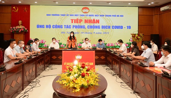 Ủy ban Mặt trận Tổ quốc Việt Nam thành phố Hà Nội tiếp nhận ủng hộ công tác phòng, chống dịch Covid-19. 