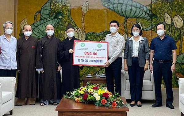 TP. Hà Nội: Tăng ni, Phật tử ủng hộ quận Đống Đa 5 tấn gạo để hỗ trợ người dân khó khăn