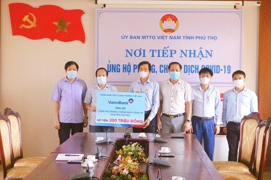 Ủy ban MTTQ tỉnh Phú Thọ đã tiếp nhận tổng số tiền và trang thiết bị y tế ủng hộ phòng chống dịch đạt gần 77 tỷ đồng