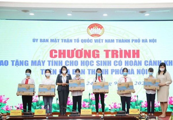 Ủy ban MTTQ tỉnh Quảng Ngãi và TP Hà Nội: Hỗ trợ trang thiết bị học tập cho học sinh khó khăn