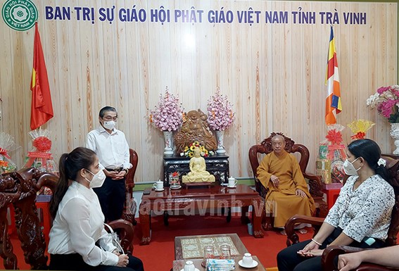 Chủ tịch UBMTTQ Việt Nam tỉnh Trà Vinh thăm các cơ sở tôn giáo 