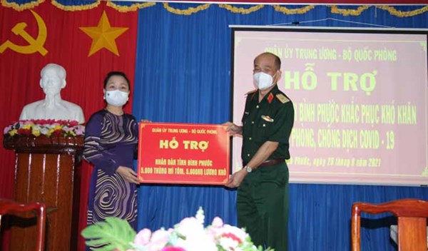 Bình Phước tiếp nhận quà hỗ trợ phòng, chống dịch của Quân ủy Trung ương