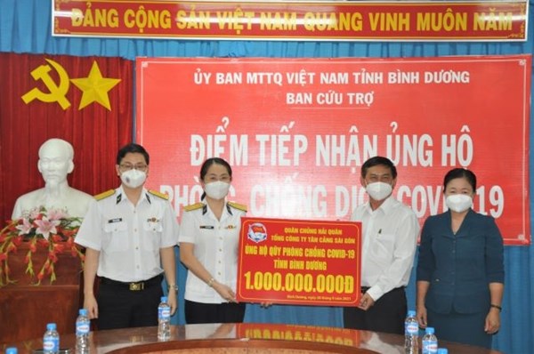 Tổng Công ty Tân cảng Sài Gòn ủng hộ kinh phí phòng, chống dịch
