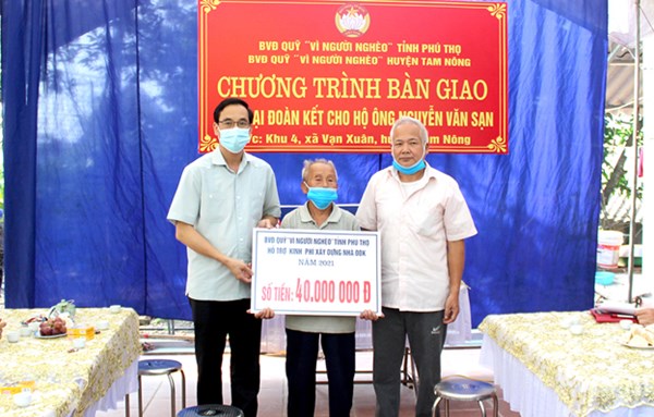 Ủy ban MTTQ tỉnh Phú Thọ hỗ trợ xây dựng nhà Đại đoàn kết 