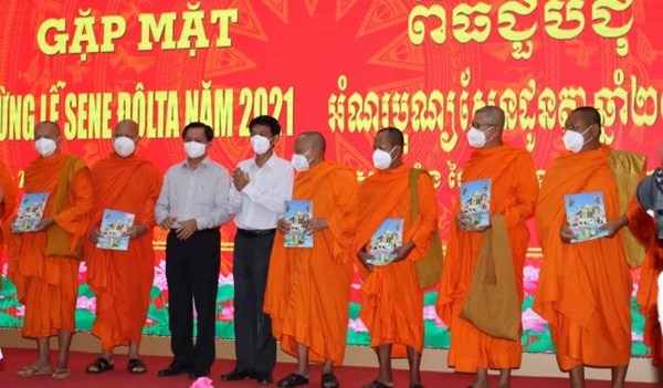 Sóc Trăng gặp mặt, chúc mừng Lễ Sene Đôlta của đồng bào Khmer