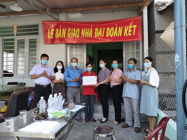 Phú Yên: Bàn giao nhà Đại đoàn kết cho hộ nghèo
