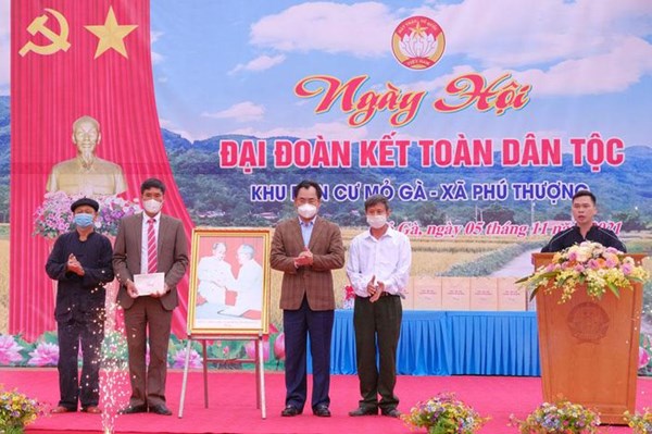 Lãnh đạo tỉnh Thái Nguyên dự Ngày hội đại đoàn kết toàn dân tộc
