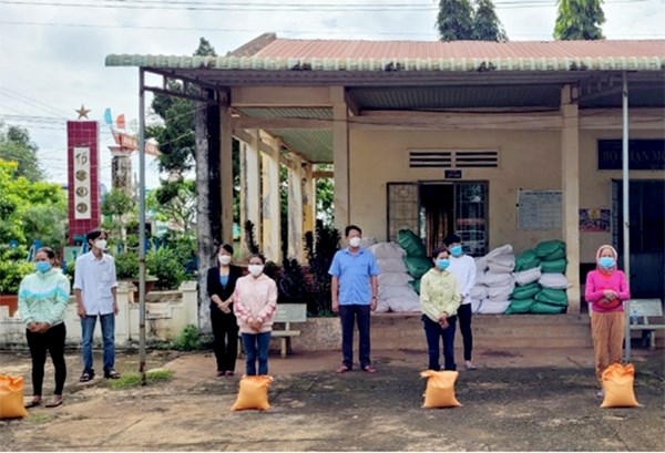 Đồng hành cùng đồng bào DTTS tỉnh Bình Phước vượt qua đại dịch