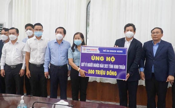 Ủy ban MTTQ tỉnh Ninh Thuận tiếp nhận ủng hộ 500 triệu đồng cho Quỹ “Vì người nghèo”