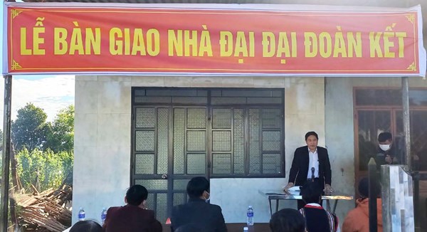 Gia Lai: Bàn giao 5 căn nhà cho hộ nghèo tại xã Chư Á