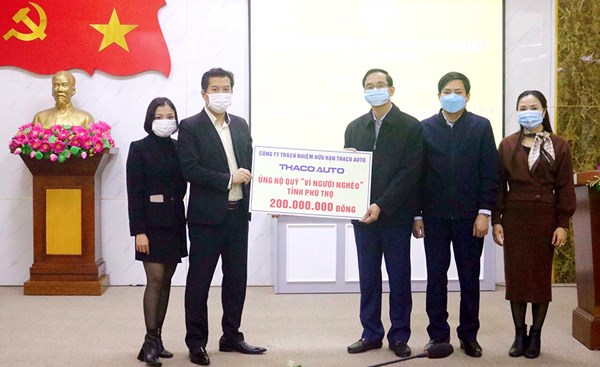 Phú Thọ: Tiếp nhận 300 triệu đồng ủng hộ Tết “Vì người nghèo”