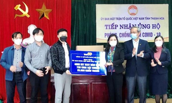 Ủy ban MTTQ tỉnh Thanh Hóa tiếp nhận ủng hộ trang thiết bị y tế phòng, chống dịch COVID-19