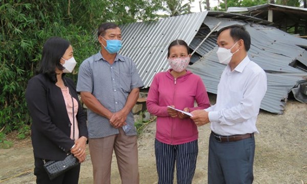 Tuy An (Phú Yên): Thăm hỏi, động viên các gia đình bị thiệt hại do thiên tai