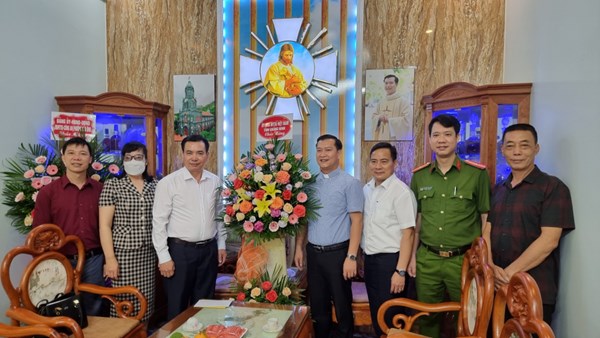 Lãnh đạo MTTQ tỉnh Quảng Ninh chúc mừng các giáo xứ dịp Lễ phục sinh