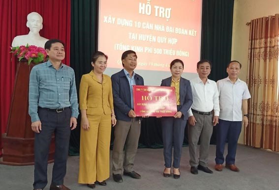 Nghệ An: Trao 500 triệu đồng làm 10 nhà đại đoàn kết tại huyện Quỳ Hợp