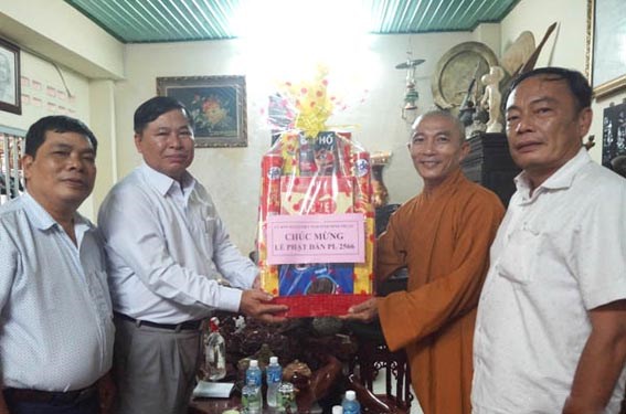 Thường trực Ủy ban MTTQ Việt Nam tỉnh Ninh Thuận thăm, chúc mừng Đại lễ Phật đản năm 2022