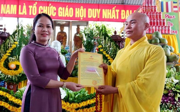Lãnh đạo Ủy ban MTTQ tỉnh Bắc Giang chúc mừng Đại lễ Phật đản - Phật lịch 2566