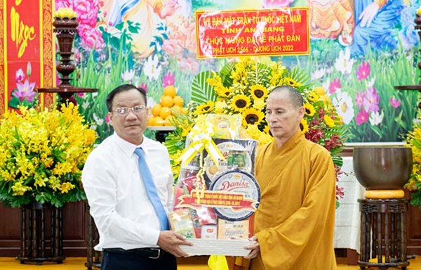 MTTQ tỉnh An Giang thăm, chúc mừng Đại lễ Phật đản Phật lịch 2566 - Dương lịch 2022